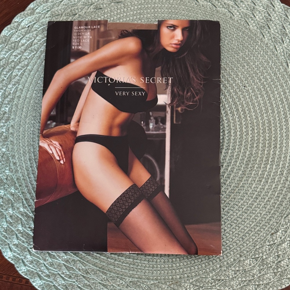 Victoria's Secret Very Sexy Lace Thigh High - size C ❤️